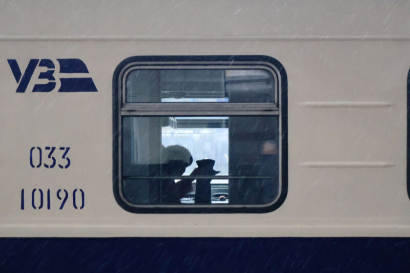 Скасування рейсів приміських поїздів Одещини через обстріли