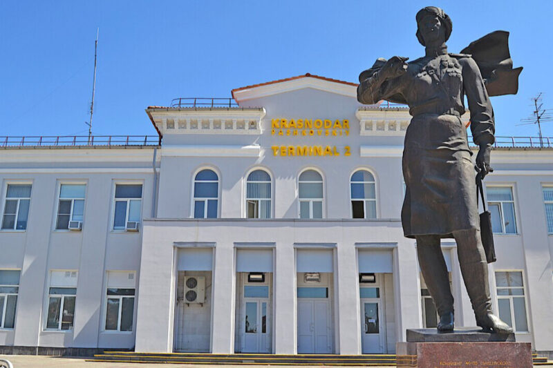 Аеропорт Краснодара відновив роботу після тривалої перерви