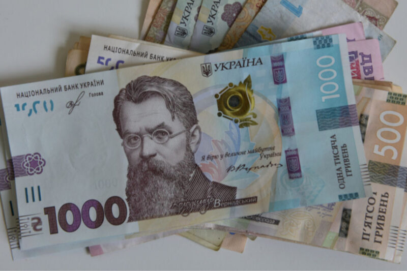 Середня зарплата в Україні у серпні 2023 року