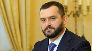 Мін’юст вимагає стягнення майна ексглави МВС Захарченка
