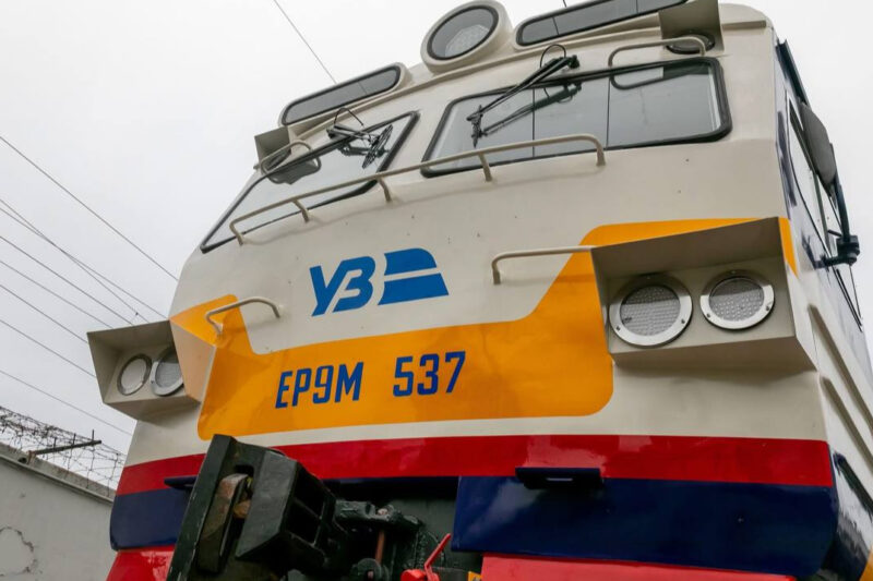 Укрзалізниця підвищує премії для локомотивних бригад