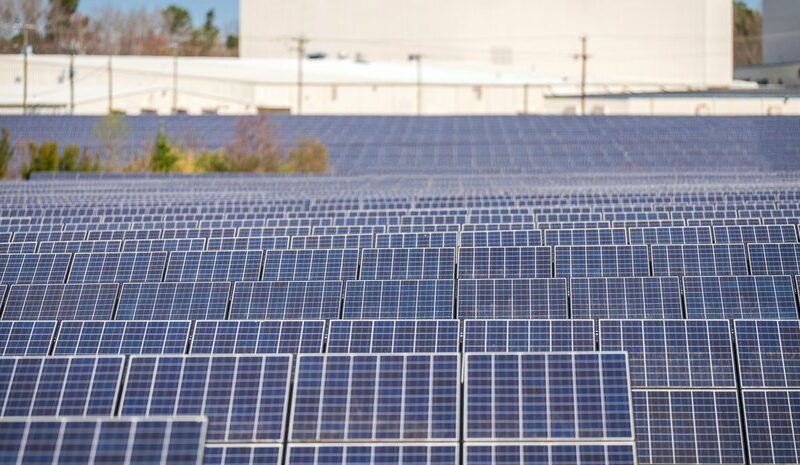 Китай активно розвиває сонячну енергетику в пустелі