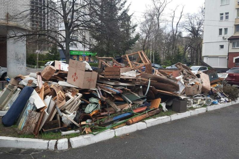 Как правильно вывозить мусор в Киеве