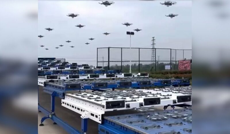 Китайська компанія представила дрони для світлових шоу