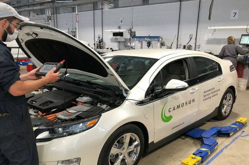 Чому ремонт електромобілів може стати головним болем?