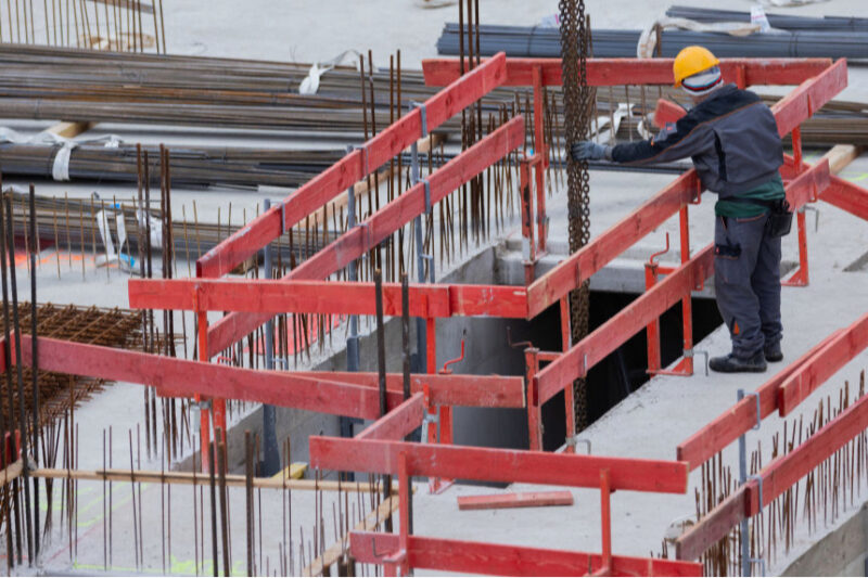 Вплив виїзду чоловіків 18-22 років на ринок праці в Україні