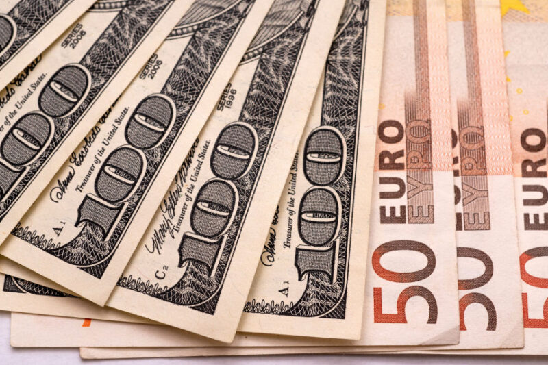 Курс євро та долара до гривні на 3 жовтня 2023 року