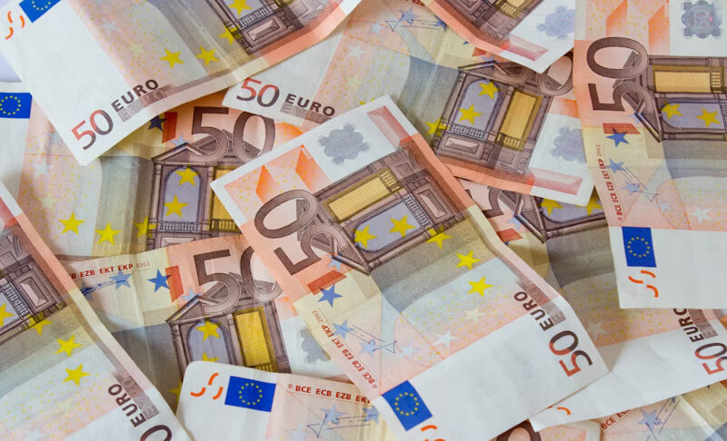 Інфляція в єврозоні залишається на цільовому рівні