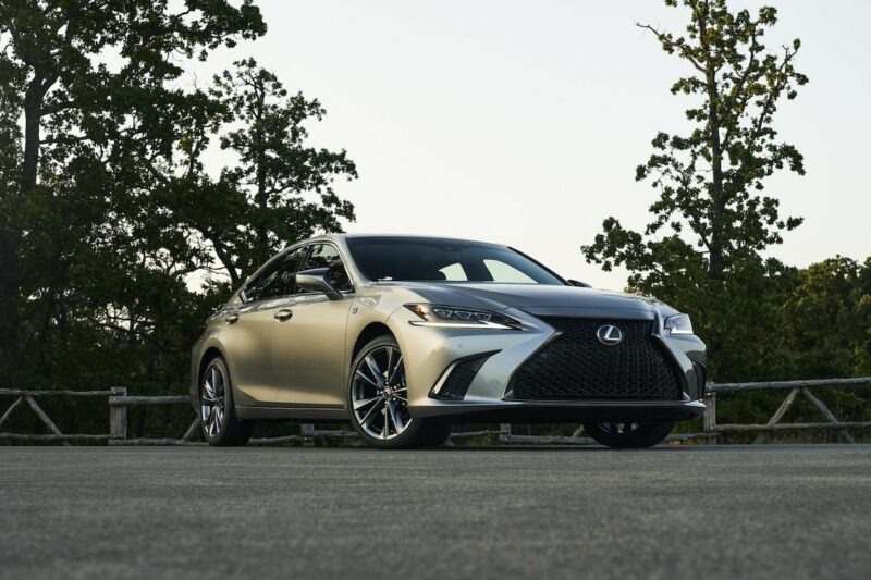 Гібридні седани: Toyota, Honda та Lexus лідирують
