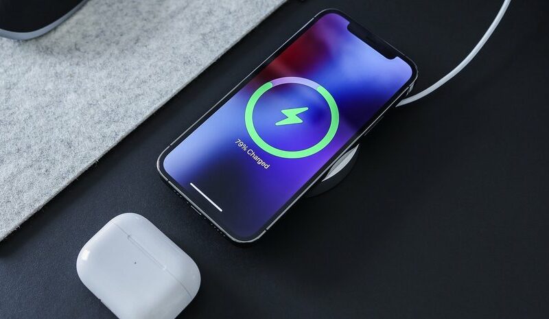 Проблеми з акумуляторами iPhone 15: що показали експерименти