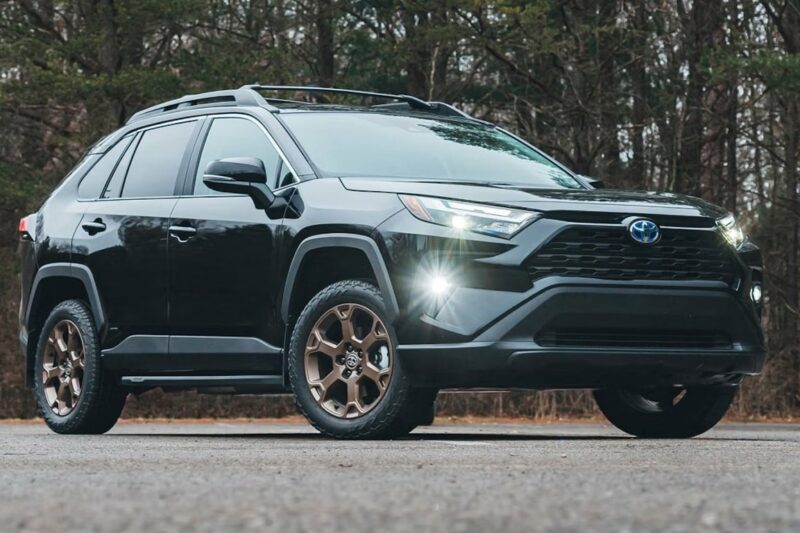 Чому варто купити вживаний Toyota RAV4 Hybrid?
