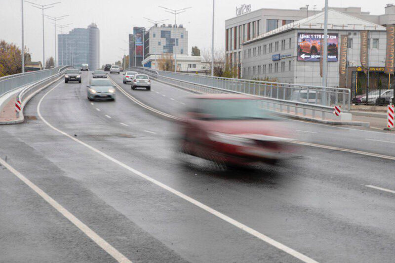 В Києві відкрили оновлений шляхопровід на вул. Новокостянтинівській