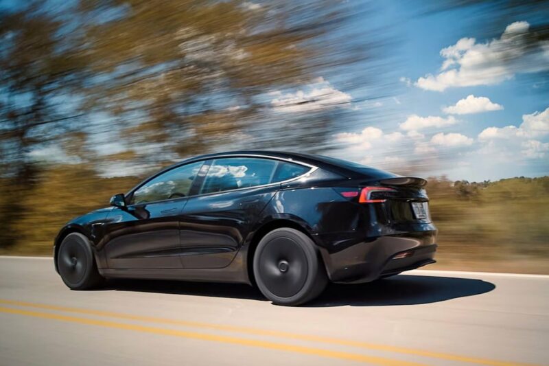 Нові бюджетні версії Tesla Model 3 та Model Y без опцій