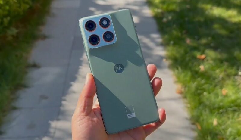 Motorola представила новий смартфон Moto X70 Air