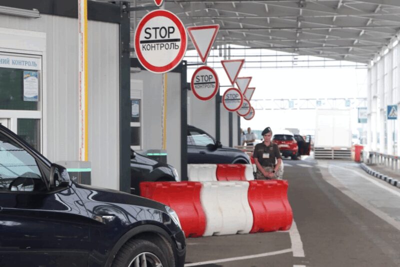 Сповільнення руху вантажів на кордоні з Польщею