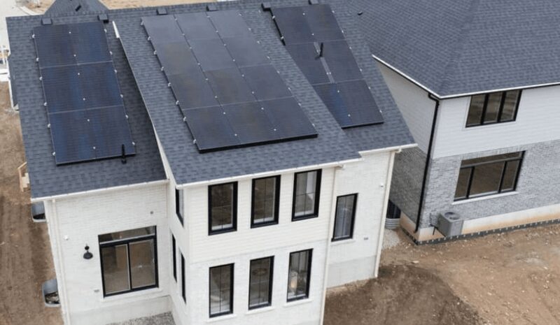 Автономний сонячний будинок у Канаді скорочує споживання енергії