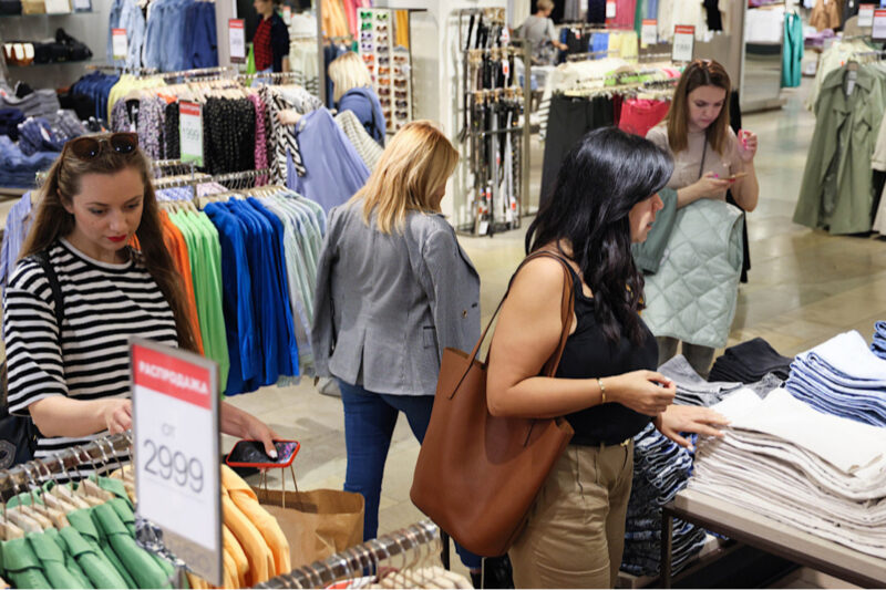 Імпортний одяг у Росії може подорожчати на 6%