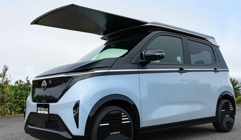 Nissan представив електромобіль з сонячною панеллю