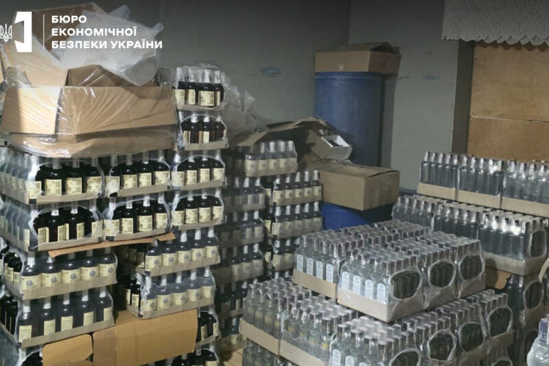 У Львові викрили підпільний цех контрафактного алкоголю