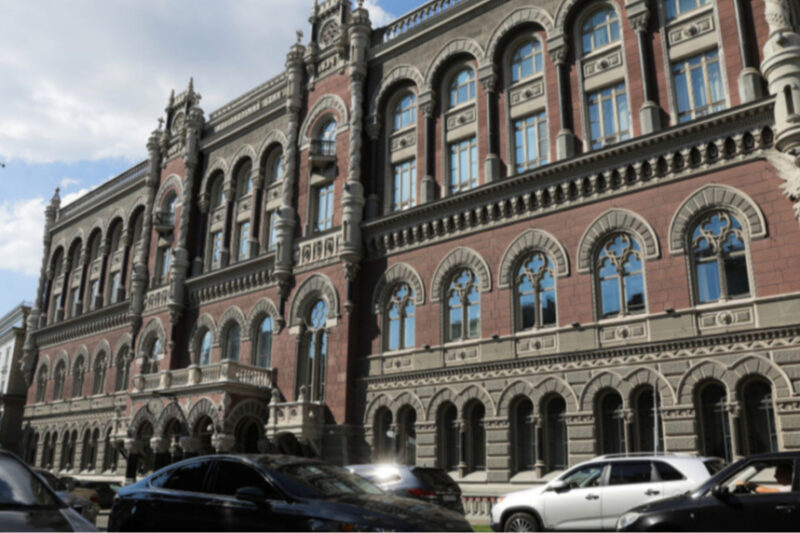 Кредитні зобов’язання військових: нові умови від НБУ та Приватбанку