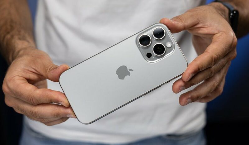 Чому на екрані iPhone з’являються яскраві плями?