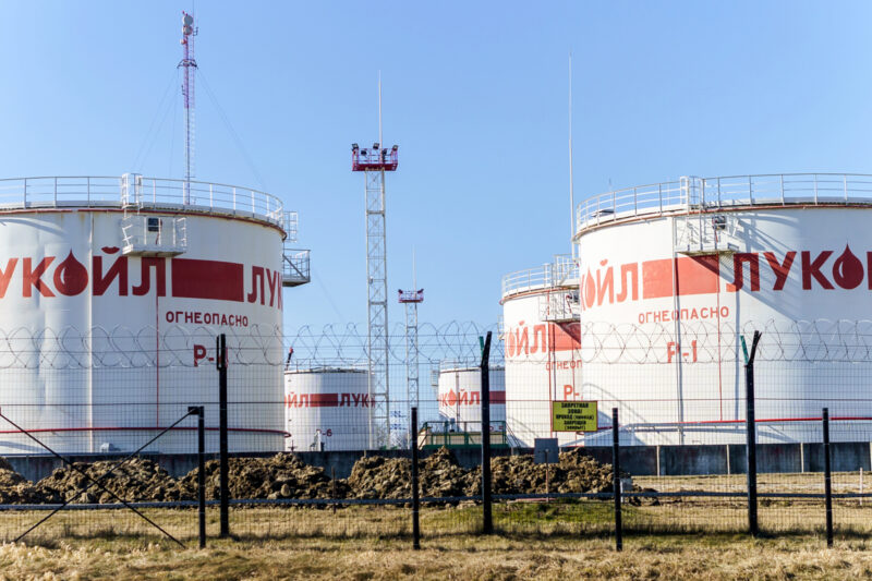 Лукойл продаватиме міжнародні активи Gunvor Group