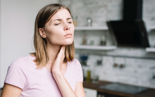 Які продукти погіршують біль у горлі?