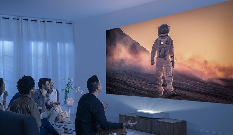 Проектор чи телевізор: що обрати у 2025 році?