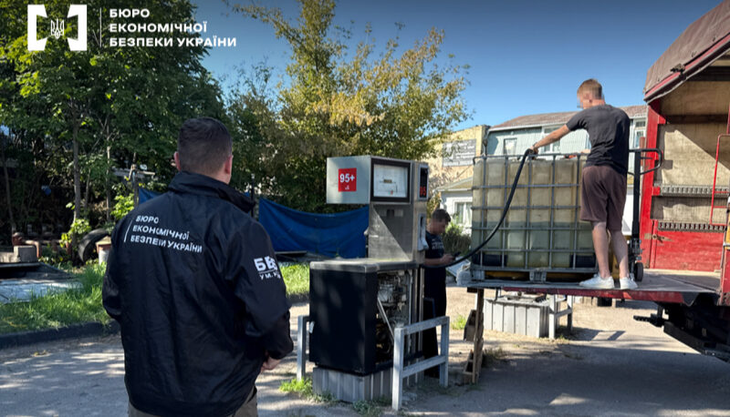 В Києві викрито дві АЗС, що продавали незаконне пальне