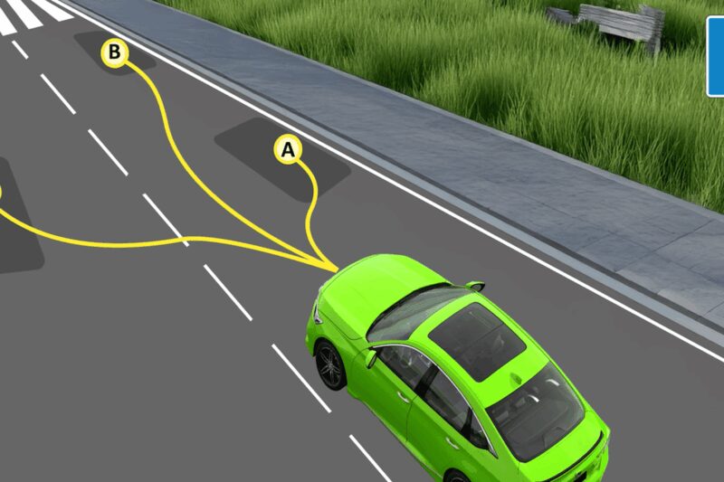 Де водій зеленого авто порушить правила дорожнього руху?