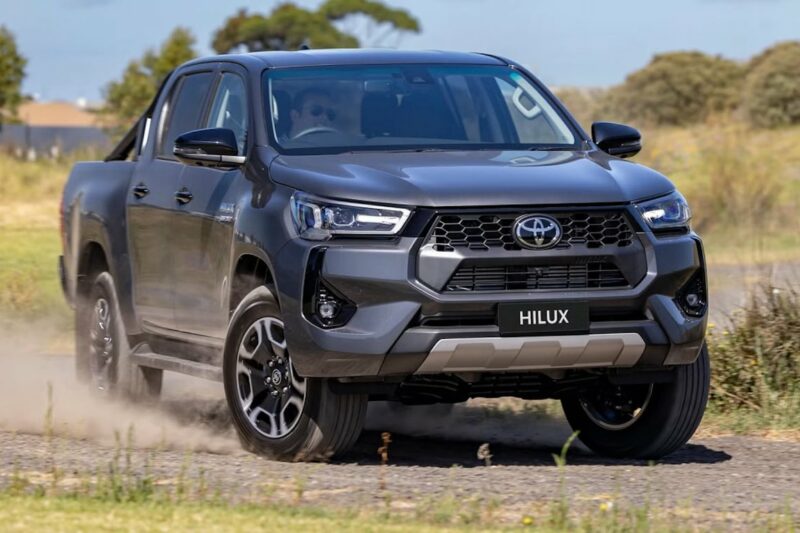 Toyota критикує конкурентів за термін “гібрид”