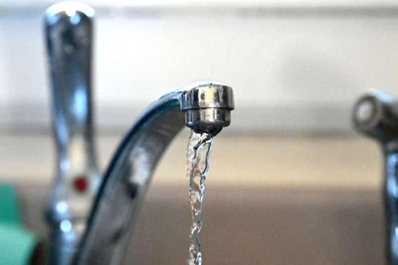 Київ залишився без гарячої води через ворожі атаки