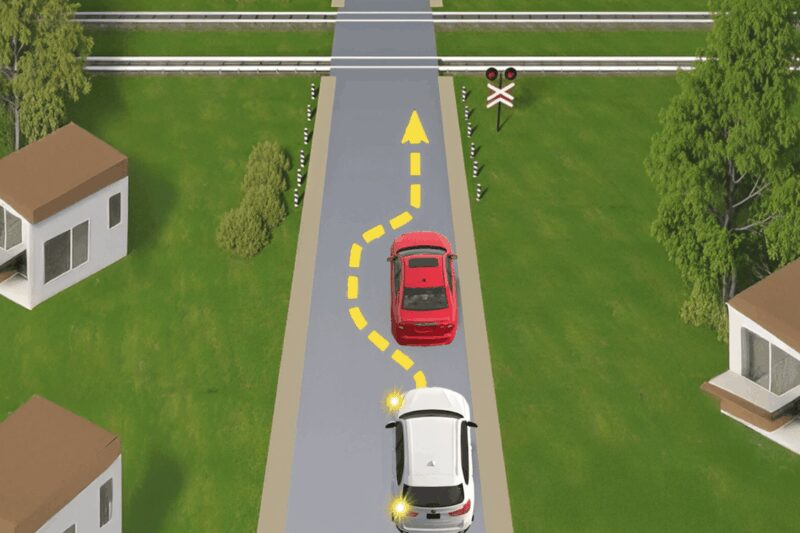 Обгін перед залізничним переїздом: що потрібно знати?