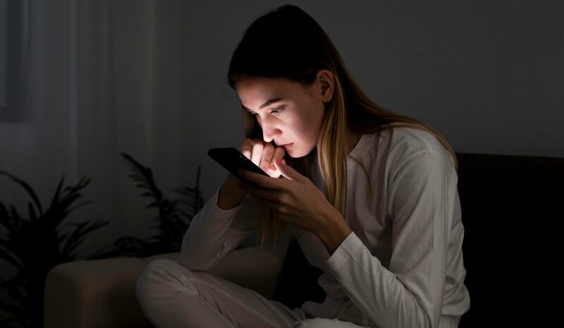 Аварійні відключення світла в Україні: поради Мінцифри