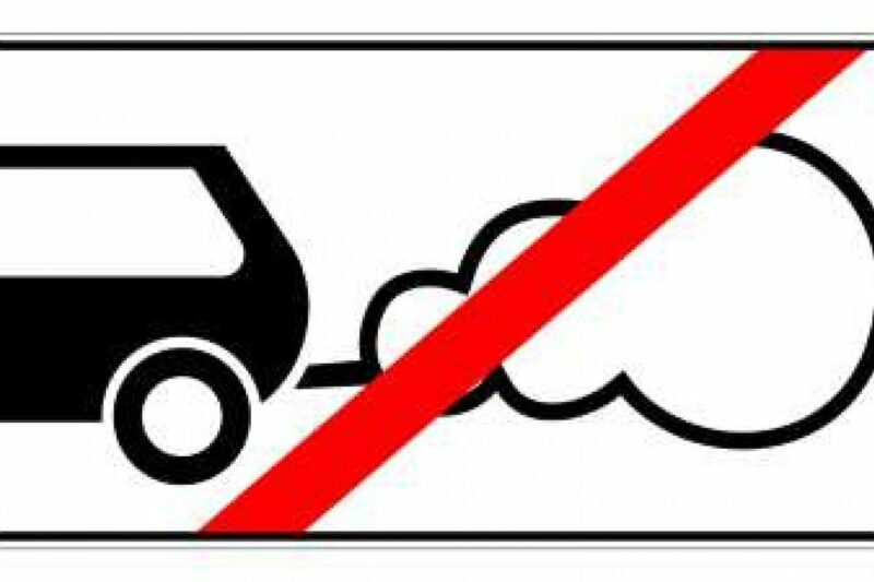 Що означає табличка для стоянки з непрацюючим двигуном?