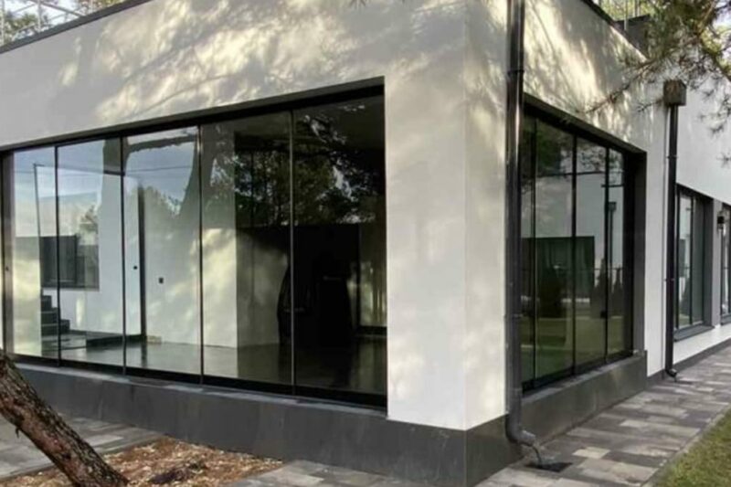 Особенности и преимущества панорамного остекления