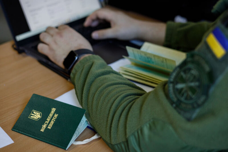 ЄБА закликає вдосконалити процедуру перебронювання працівників