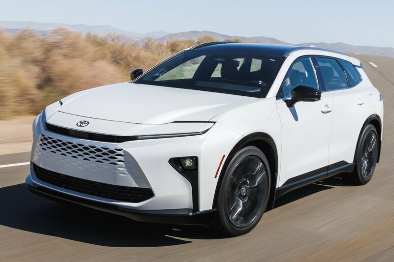 Toyota Crown Signia: елегантний гібридний кросовер