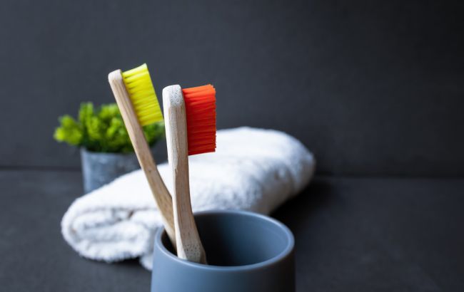 Як правильно зберігати зубну щітку: поради стоматолога