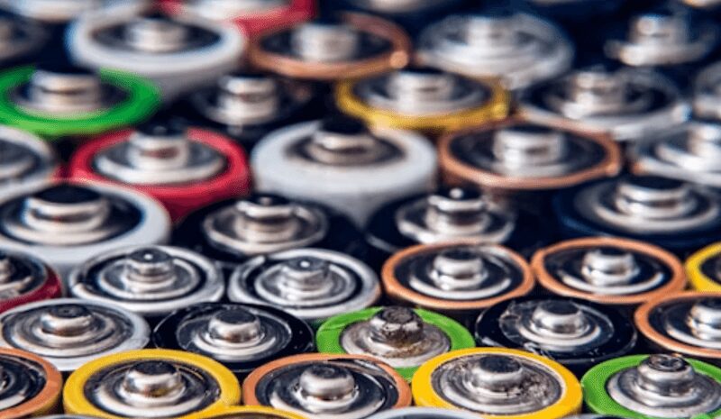 Вчені видобувають літій з акумуляторних відходів