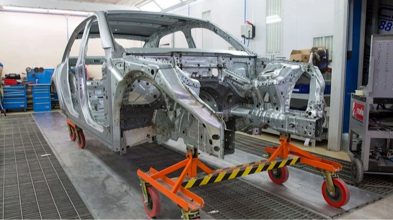 Криза російського автопрому: виробництво знову падає