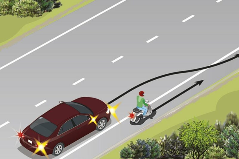 Як водієві мопеда діяти в складній ситуації?