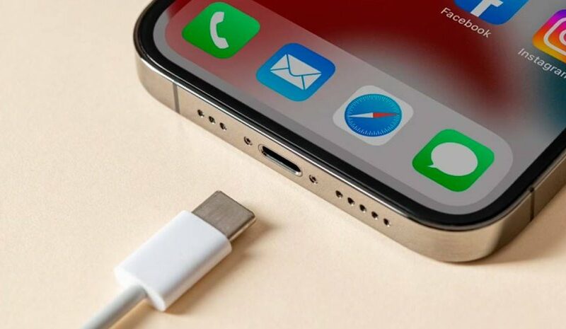 Як зарядка смартфона впливає на батарею: нові дослідження