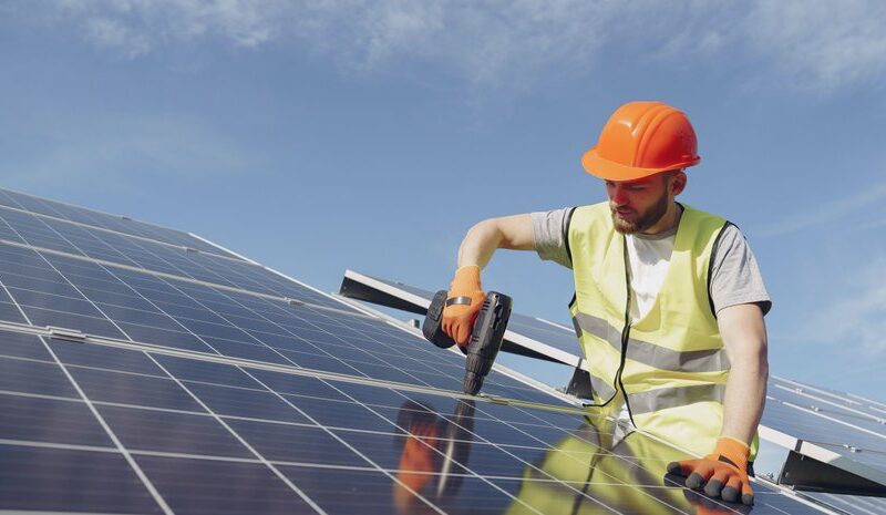 Британія закрила компанію, що обманювала пенсіонерів