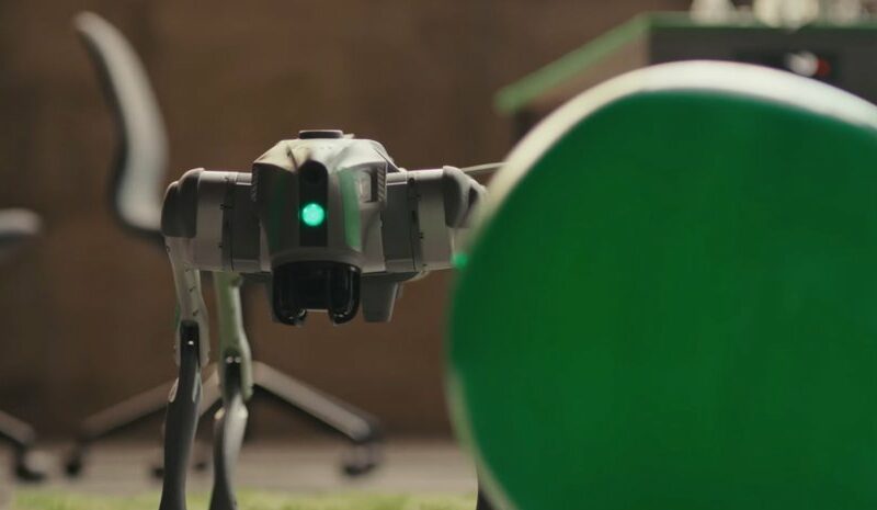 ШІ Claude керує роботом-собакою Unitree Go2