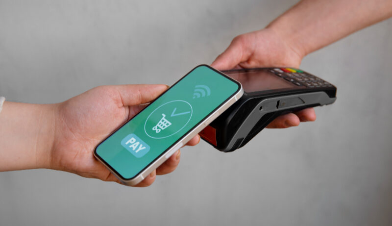 Зростання безготівкових розрахунків в Україні у 2025 році