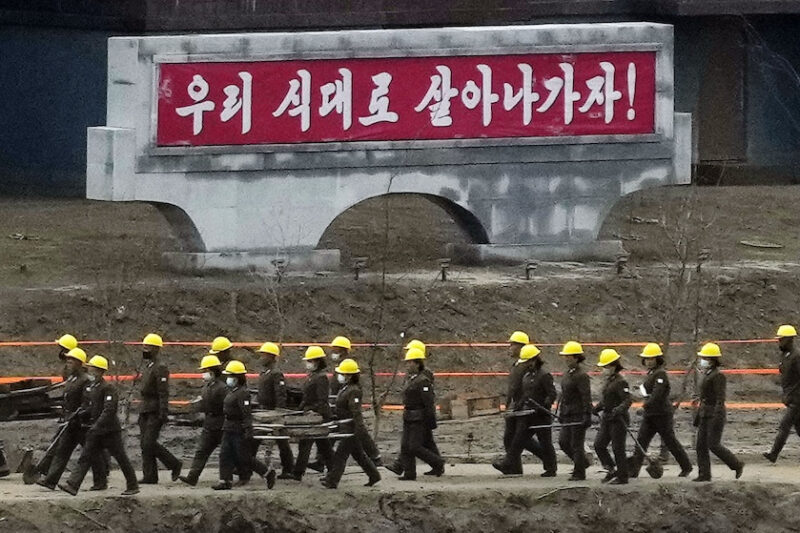 Росія залучить 12 тисяч північнокорейських працівників