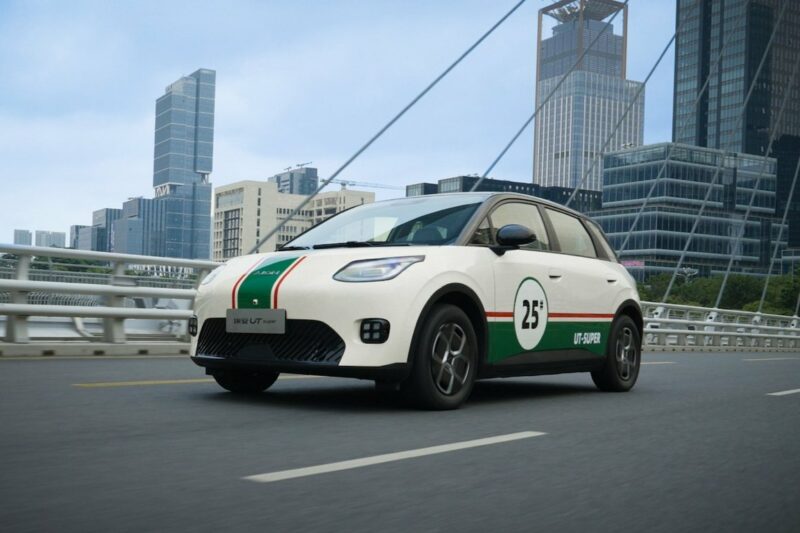 Китай презентує електромобіль GAC Aion UT Super