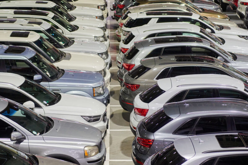 Листопадовий ринок нових легковиків в Україні