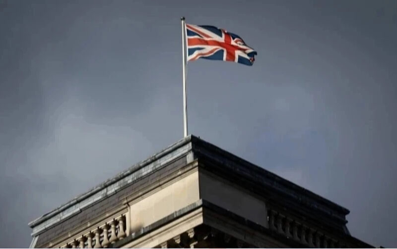 Британія готова передати 8 мільярдів фунтів Україні